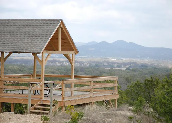 Quiet Utopia Cabin With Deck And Mountain Views!