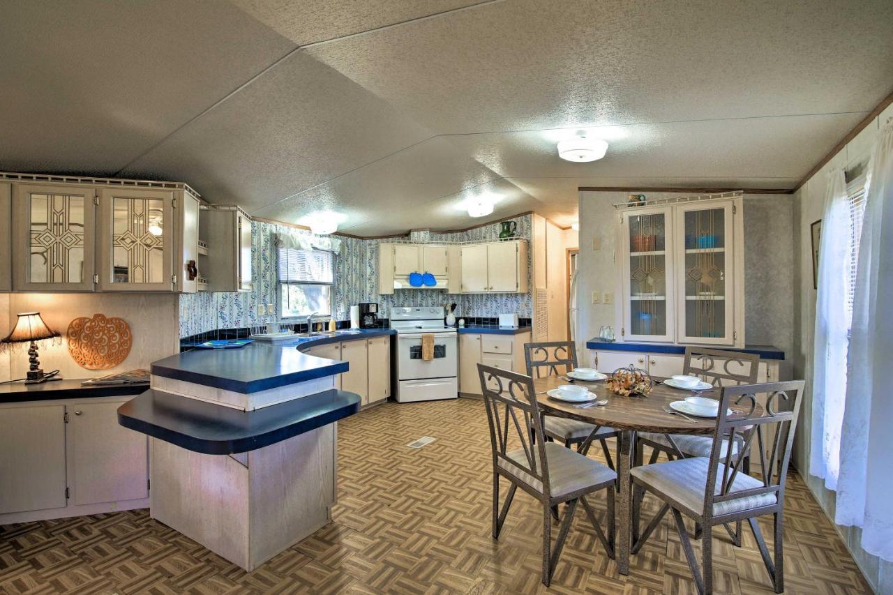 Holiday home Quiet With Deck And Mountain Views!